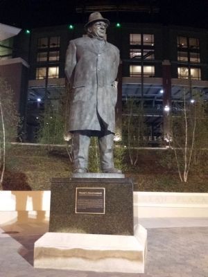Vincent T. (Vince) Lombardi Statue image. Click for full size.