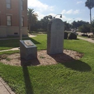 World War I and World War II Memorial Citrus County Courthouse Marker image. Click for full size.