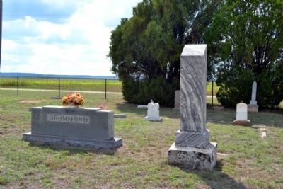 Headstone of Helen Drummond (right) image. Click for full size.