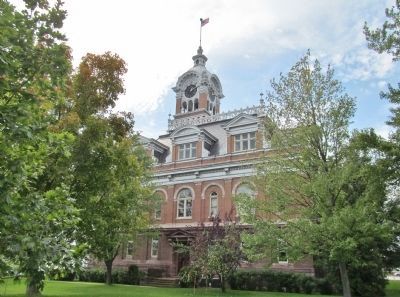 Lincoln County Courthouse. Click for full size. Lincoln County Courthouse image. Click for full size.