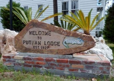 Putnam Lodge (<i>welcome sign</i>) image. Click for full size.