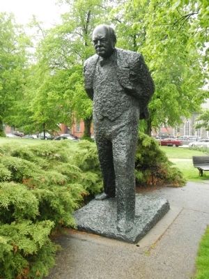 Statue of Churchill in front of the library. image. Click for full size.