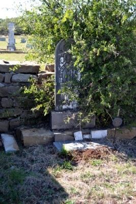 Burial Place of Hugh Martin Childress, Sr. image. Click for full size.