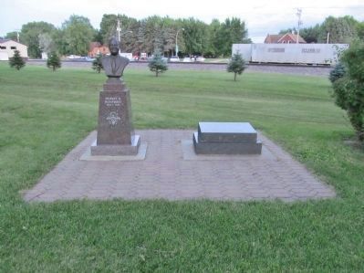 Hubert H. Humphrey Memorial image. Click for full size.