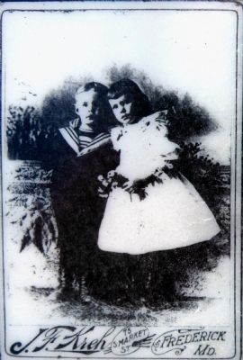 Glenn Worthington and his cousin, 1860 image. Click for full size.