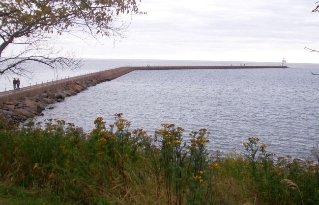 Two Harbors Breakwater image. Click for full size.