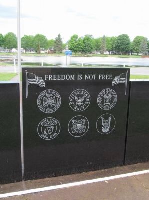 Mirror Lake Veterans Park Memorial image. Click for full size.