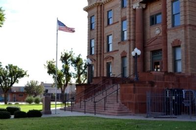 North Entrance of Jones County Courthouse image. Click for full size.