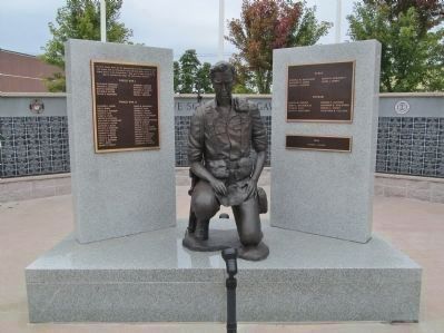 Clintonville Veterans Memorial Bronze Soldier Kneeling image. Click for full size.