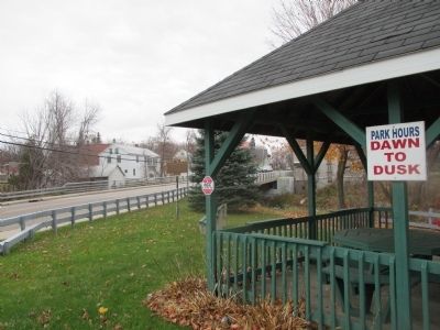 Marker and Salmon River Bridge image. Click for full size.