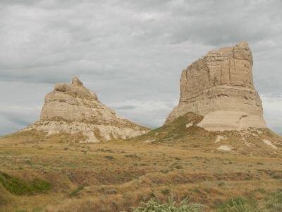 Courthouse and Jail Rocks image. Click for full size.