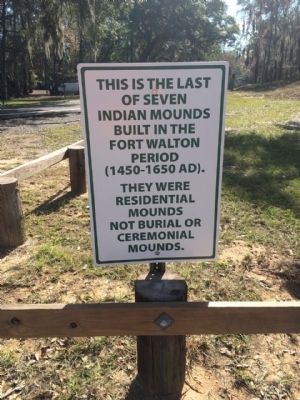 Sign noting use of mound that was underneath the fort. image. Click for full size.