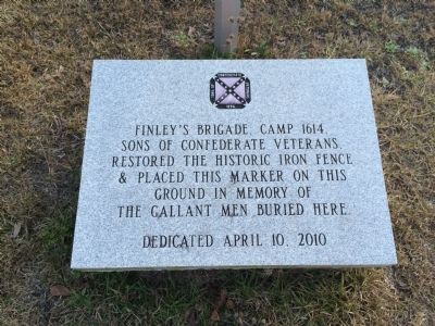 Marker to commemorate installation of fence around graves. image. Click for full size.