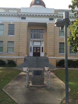 Gadsden County Courthouse & Memorial. Click for full size. Gadsden County Courthouse & Memorial image. Click for full size.