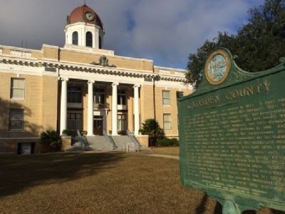 Gadsden County Courthouse & Veterans Memorial image. Click for full size.