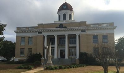 Gadsden County Courthouse & Civil War Monument image. Click for full size.