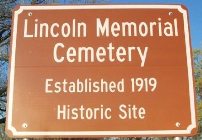Lincoln Memorial Cemetery Sign image. Click for full size.