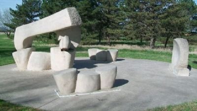 "Crossing the Plains" Bicentennial Sculpture image. Click for full size.