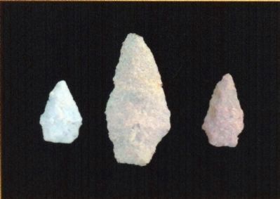 Spear points<br>Archaeic Period<br>(7500-1000 BC) image. Click for full size.