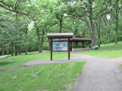 Lake Hanska Pioneer / Lake Hanska County Park Marker. Click for full size. Lake Hanska Pioneer / Lake Hanska County Park Marker image. Click for full size.