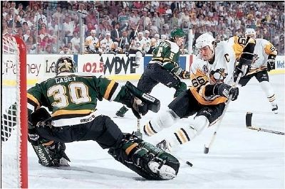 Mario Lemieux Scoring a Spectacular Goal in the 1991 Stanley Cup Finals image. Click for full size.