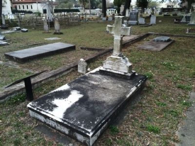 Salvador T. Pons & wife grave sites image. Click for full size.