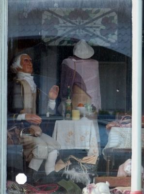 George Washington<br>Waves from the window<br>of the Cherry Tree Shoppe image. Click for full size.