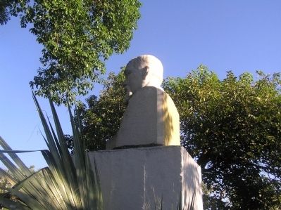 Bust of Justo Rufino Barrios image. Click for full size.