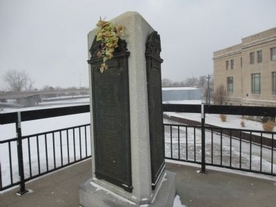 Westward on Bridge image. Click for full size.