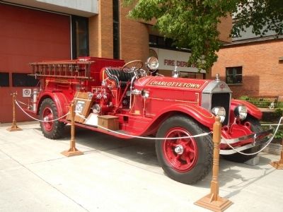 Antique Fire Engine image. Click for full size.