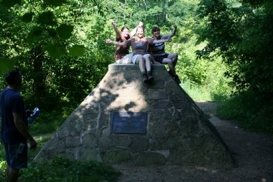 Daniel Boone's Trail Marker. Click for full size. Daniel Boone's Trail Marker image. Click for full size.