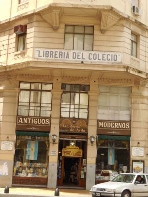 Librer�a de Avila image. Click for full size.