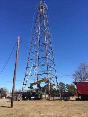 Similar oil derrick used at First Oil Well in Alabama image. Click for full size.