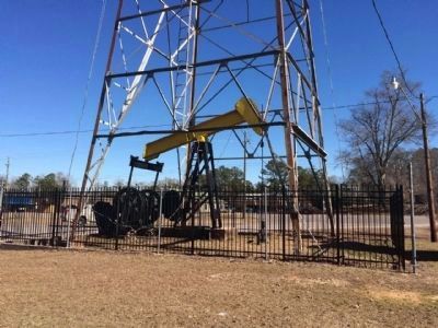 Oil pump underneath derrick in Gilbertown. image. Click for full size.