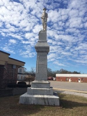 Full front view of Civil War monument. image. Click for full size.