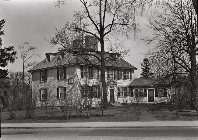 <i> EXT.- FRONT & SIDE, LOOKING NORTHEAST - Buckman Tavern, Bedford Street, Lexington, </i> image. Click for full size.