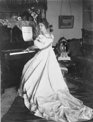<i>Ellen Beach Yaw, full-length portrait, seated at piano, facing left</i> image. Click for full size.