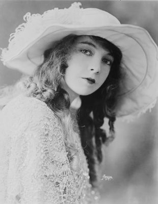 Actress Lillian Gish image. Click for full size.