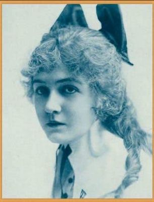 Publicity photo of Dorothy Gish from Stars of the Photoplay image. Click for full size.