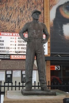 Paul Brown Statue image. Click for full size.