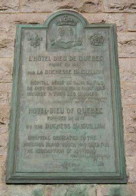 L�H�tel-Dieu de Qu�bec dedication plaque image. Click for full size.