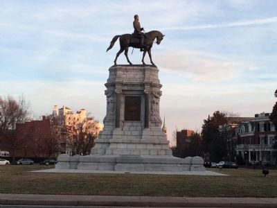 An additional view of the Robert E. Lee statue looking toward the southeast along Monument Avenue. image. Click for full size.