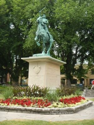 Joan of Arc statue image. Click for full size.