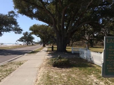 Looking West down Highway 90. image. Click for full size.