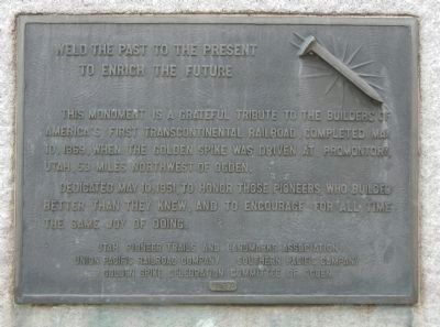 An additional plaque on the monument image. Click for full size.