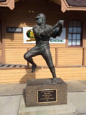 Mel Ott Statue in front of Gretna Visitor Center image. Click for full size.