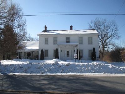 Howell's Tavern and Marker. Click for full size. Howell's Tavern and Marker image. Click for full size.