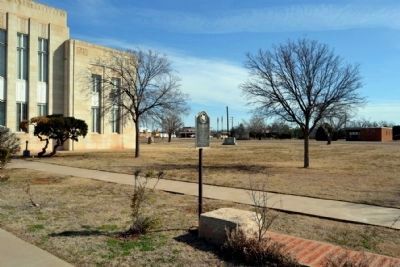 Markers on Knox County Courthouse Grounds. Click for full size. Markers on Knox County Courthouse Grounds image. Click for full size.