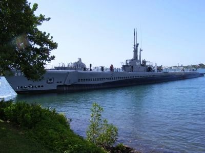 U.S.S. Bowfin (SS287) side view. Click for full size. U.S.S. Bowfin (SS287) side view image. Click for full size.