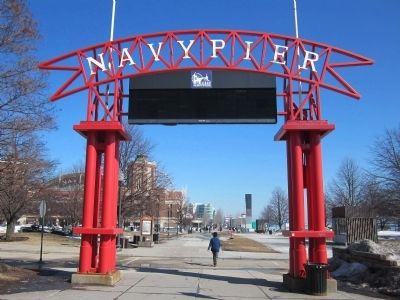 Entrance to Navy Pier image. Click for full size.